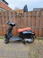 Vespa scooter, Fietsen en Brommers, Ophalen of Verzenden, Zo goed als nieuw, Benzine, Vespa