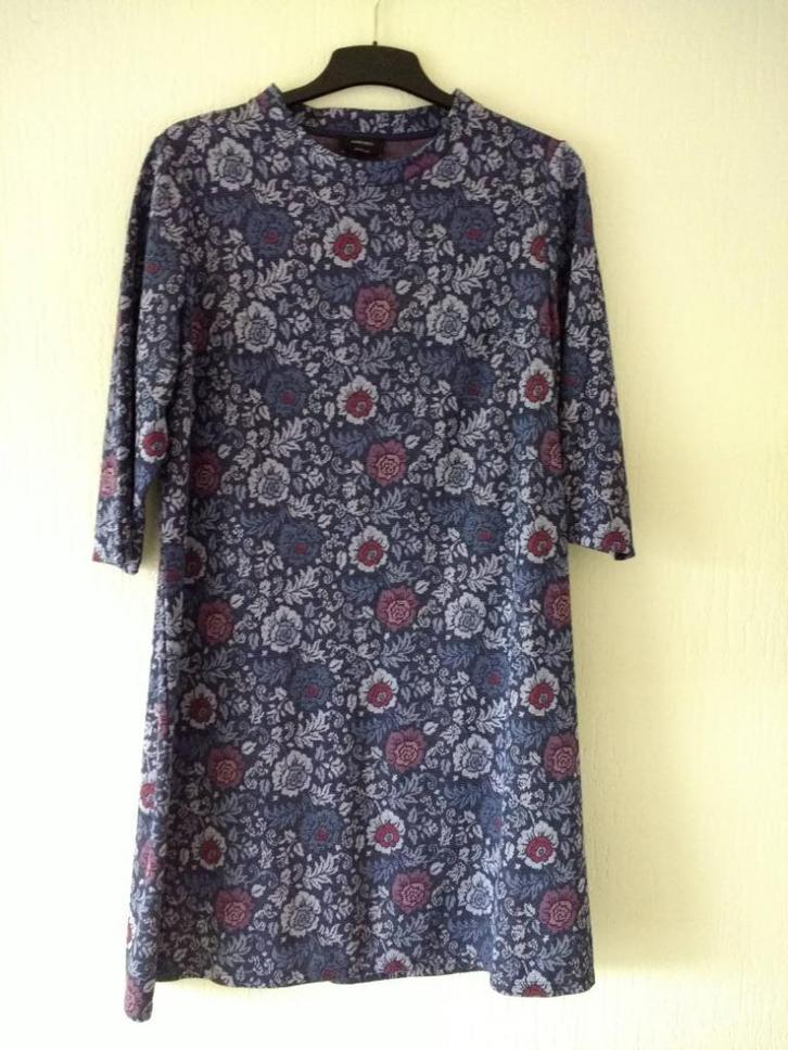 Nieuwe grijze jurk met rood motief maat 44 lange mouw, Kleding | Dames, Jurken, Nieuw, Maat 42/44 (L), Grijs, Ophalen of Verzenden