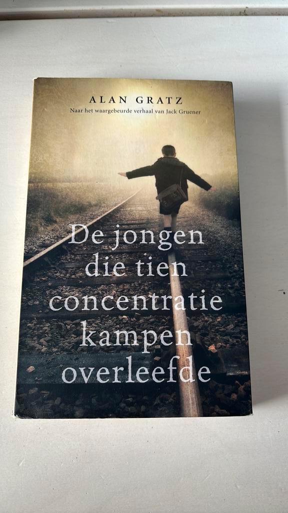 De jongen die tien concentratiekampen overleefde, Boeken, Literatuur, Gelezen, Ophalen of Verzenden
