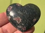 Eklogiet hart - granaat in groene Pyroxeen7, Verzamelen, Mineralen en Fossielen, Ophalen of Verzenden, Mineraal