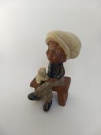 Vintage kinderbeeldje jongetje op kruk   11 cm, Ophalen, Gebruikt, Overige typen