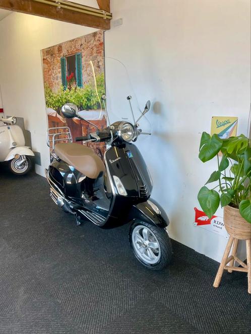 Vespa Primavera 50 IGET // 2018 // Zwart Glans // Brom 45KM, Fietsen en Brommers, Scooters | Vespa, Zo goed als nieuw, Overige modellen
