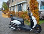 Sym Mio snorscooter aug. 2019 zwart-wit 4767 km goede staat!, Fietsen en Brommers, Ophalen, Gebruikt, Benzine, Mio