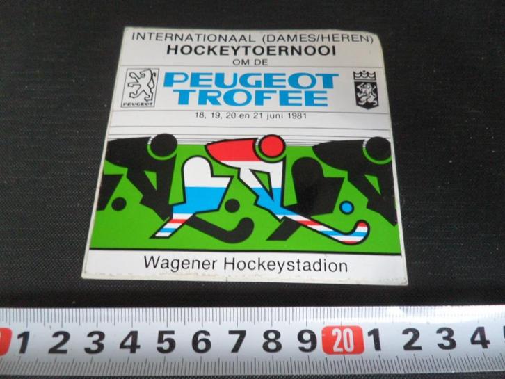 sticker peugeot troffee 1981 int. hockey toernooi wagener, Verzamelen, Stickers, Zo goed als nieuw, Bedrijf of Vereniging, Ophalen