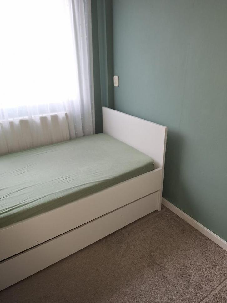 Net bed met matraslade, lattenbodem en hoofdbord, Huis en Inrichting, Slaapkamer | Bedden, Gebruikt, Eenpersoons, 90 cm, 200 cm