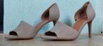 pump, Beige, Ophalen of Verzenden, Zo goed als nieuw, Pumps