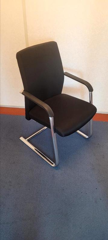3 Zwarte kantoor stoelen. beschikbaar voor biedingen