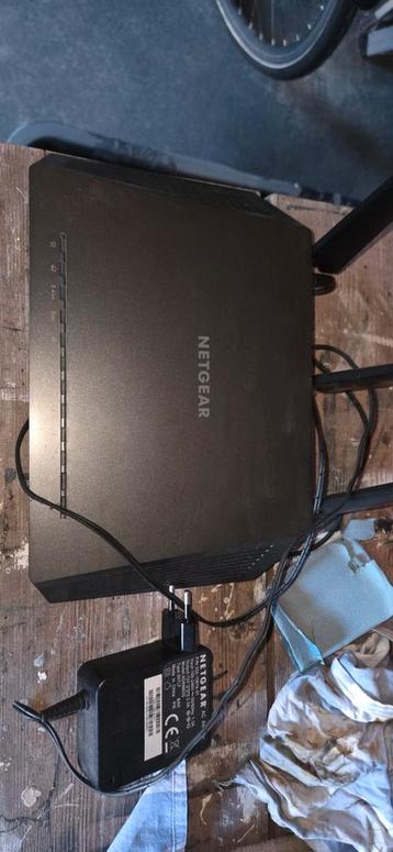 Netgear Router met Adapter beschikbaar voor biedingen