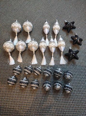 Kerstballen 25 stuks beschikbaar voor biedingen