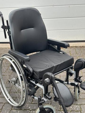Luxe rolstoel met dikke zit en rugkussens , inklapbaar beschikbaar voor biedingen