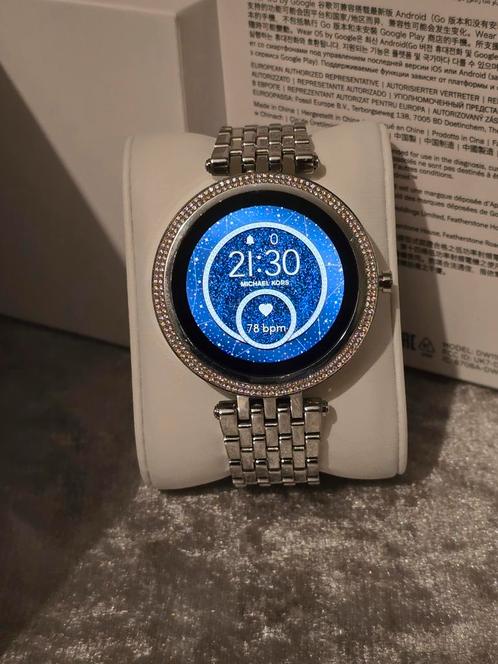 Michael kors Darci gen 5e smartwatch, Sieraden, Tassen en Uiterlijk, Smartwatches, Zo goed als nieuw, Zilver, Hartslag, Slaap