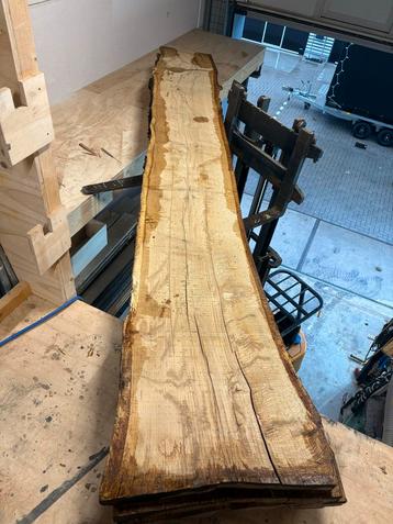 Eiken boomstambladen. Schaaldeel tafelbladen/wandplanken beschikbaar voor biedingen