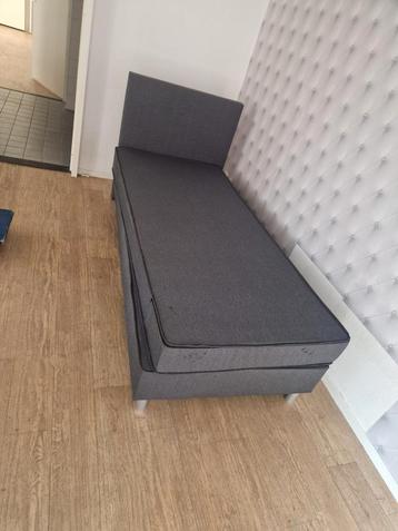 Bed beschikbaar voor biedingen