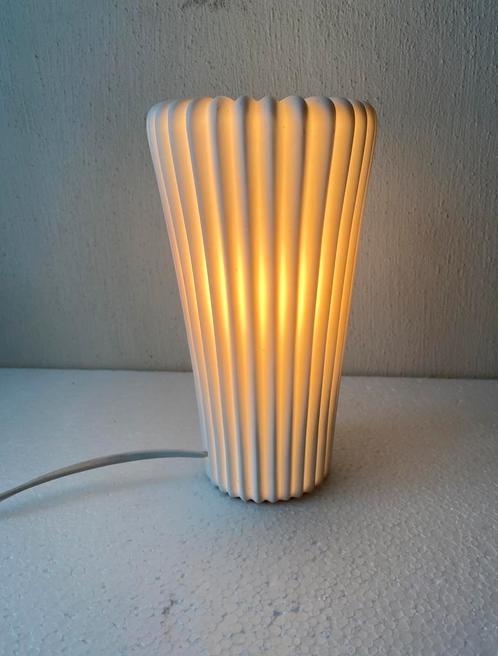Ikea Bista tafellamp van semi-transparant porselein, Huis en Inrichting, Lampen | Tafellampen, Gebruikt, Minder dan 50 cm, Ophalen of Verzenden