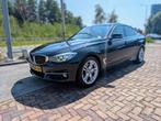 BMW 3-Serie GT 335I Aut8 2013 Zwart, Auto's, BMW, Achterwielaandrijving, Beige, Zwart, 92 €/maand
