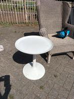 Wit plastic bijzettafeltje van IKEA, in-en outdoor, Huis en Inrichting, Ophalen, Gebruikt, Rond, Retro