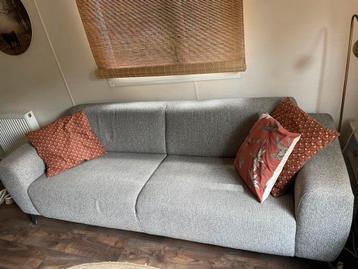 Inboedel stacaravan: bank, stoelen, tafel, tuinset etc beschikbaar voor biedingen