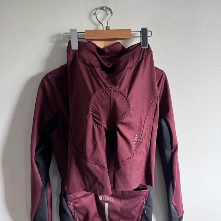 Donkerrode Van Rysel Biker Shorts maat XS, Fietsen en Brommers, Fietsaccessoires | Fietskleding, Zo goed als nieuw, Dames, Onderkleding