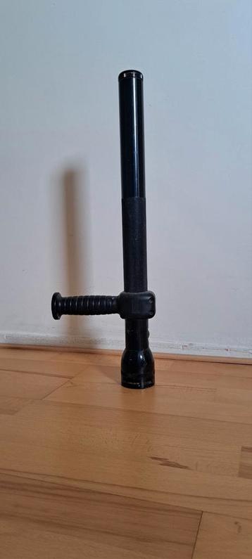 Maglite zaklamp met handvat beschikbaar voor biedingen
