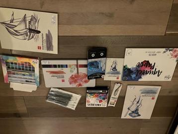 Groot aquarel pakket beschikbaar voor biedingen