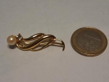 Goudkl. Broche met Parel en Strass beschikbaar voor biedingen