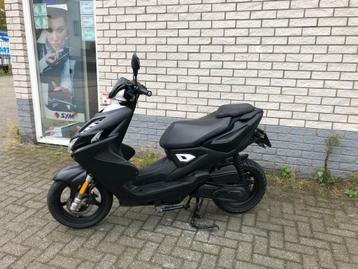 DIKKE YAMAHA AAEROX R 45KM 4-TAKT MAT ZWART BJ2016 15000KM beschikbaar voor biedingen