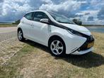 Toyota Aygo 1.0 Vvt-i 69pk 5D 2018 Wit, Auto's, Voorwielaandrijving, Stof, 4 stoelen, Wit