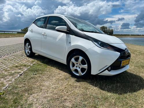 Toyota Aygo 1.0 Vvt-i 69pk 5D 2018 Wit, Auto's, Toyota, Particulier, Aygo, Achteruitrijcamera, Airconditioning, Bluetooth, Centrale vergrendeling