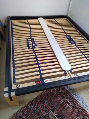 Beukenhouten bed 200 * 160 inkl. 2 lattenbodems en pont d'am beschikbaar voor biedingen