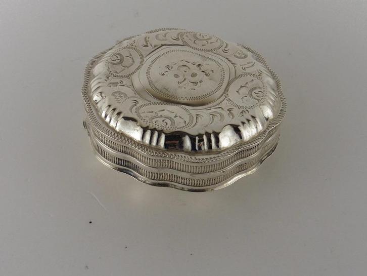 Zilveren pillendoosje                                   Z167, Antiek en Kunst, Antiek | Goud en Zilver, Zilver, Ophalen of Verzenden