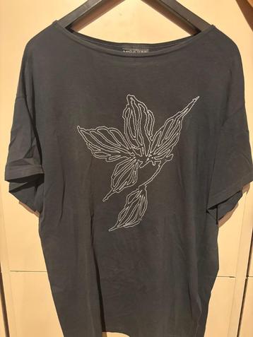 Zwart marimekko shirtje beschikbaar voor biedingen