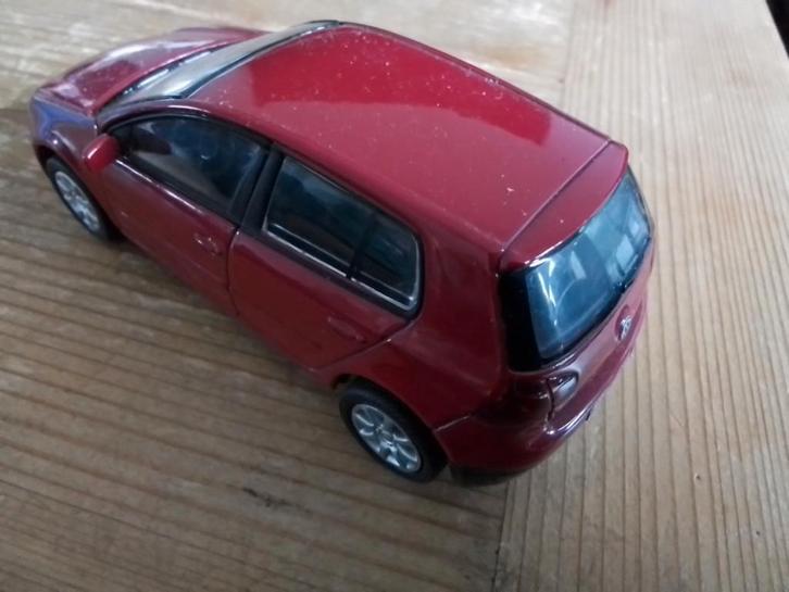 Vw golf, Hobby en Vrije tijd, Modelauto's | 1:43, Zo goed als nieuw, Auto, MiniChamps, Ophalen of Verzenden