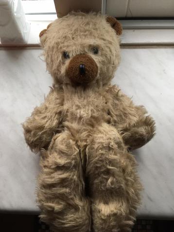 Oud teddybeer. beschikbaar voor biedingen