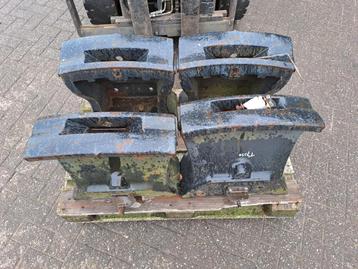 Moederblok frontgewichtendrager - € 75,- per stuk  beschikbaar voor biedingen