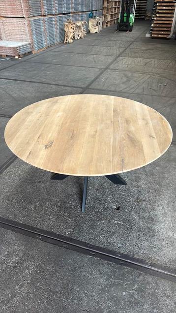 Ronde eettafel massief eiken 150cm beschikbaar voor biedingen
