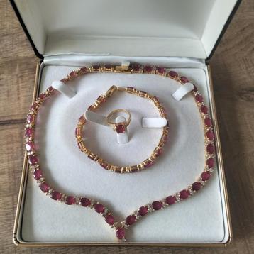 Antiek sieraden ketting, armband en ring beschikbaar voor biedingen