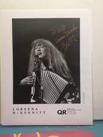 LOREENA MCKENNITT SINGER KELTISCH, Verzamelen, Muziek, Artiesten en Beroemdheden, Nieuw, Gesigneerd, Foto of Kaart, Verzenden