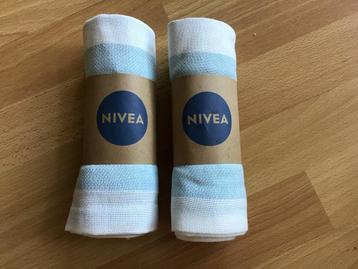 2 x Nivea stranddoek wit met blauw gestreept (nieuw) beschikbaar voor biedingen