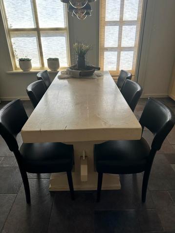 Zware eiken eettafel. beschikbaar voor biedingen