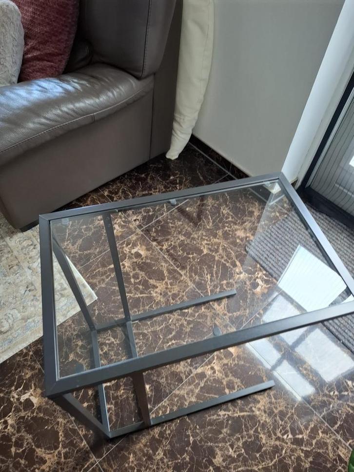 Salontafel met Glasplaat van ikea, Huis en Inrichting, Tafels | Salontafels, Zo goed als nieuw, Minder dan 50 cm, 50 tot 100 cm