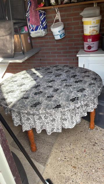 Mooie Tafel te Koop beschikbaar voor biedingen