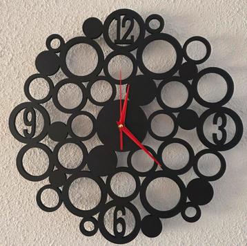 Moderne Zwarte Wandklok 40.cm  beschikbaar voor biedingen