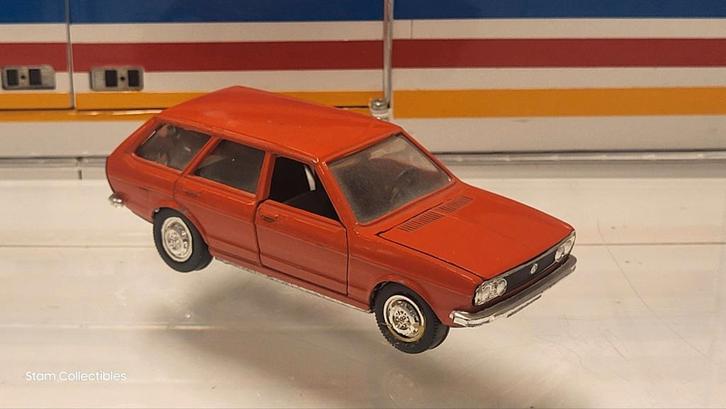 Schuco Modell Volkswagen Passat Variant Orange / Red, Hobby en Vrije tijd, Modelauto's | 1:43, Zo goed als nieuw, Auto, Schuco