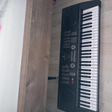 Mooi Keyboard zo goed als nieuw !! beschikbaar voor biedingen