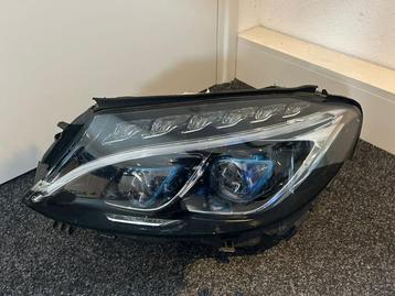 Koplamp links van een Mercedes C-Klasse beschikbaar voor biedingen