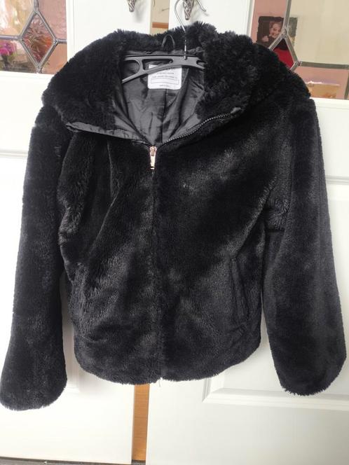 Fluffy zwarte dikke zacht gevoerde winterjas als nieuw, Kinderen en Baby's, Kinderkleding | Maat 152, Zo goed als nieuw, Meisje