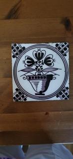 Antiek tegeltje bruin bloempot, Ophalen of Verzenden