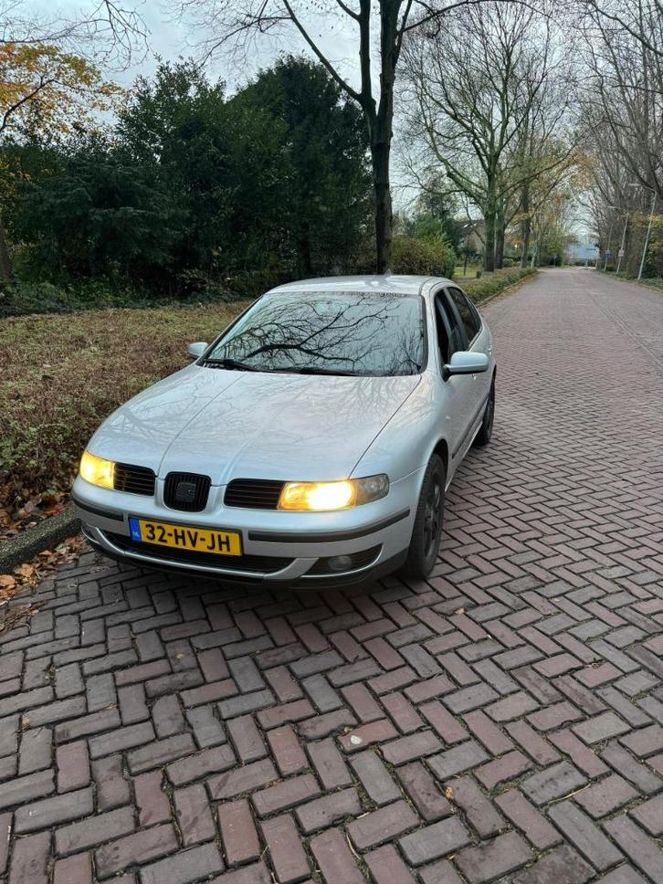 Seat Leon 1.6 16V 77KW 2002 Grijs, Auto's, Seat, Particulier, Leon, ABS, Airbags, Airconditioning, Apple Carplay, Bluetooth, Centrale vergrendeling