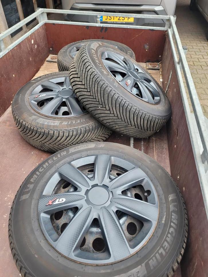 Winterbanden Michelin Alpin 215/65 R17 met velg/wieldoppen, Auto-onderdelen, Banden en Velgen, Banden en Velgen, Winterbanden