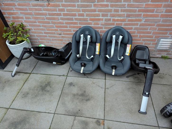 2x Maxi-Cosi Pearl Pro 2 i-Size autostoel + FamilyFix, Kinderen en Baby's, Autostoeltjes, Zo goed als nieuw, Maxi-Cosi, 0 t/m 18 kg